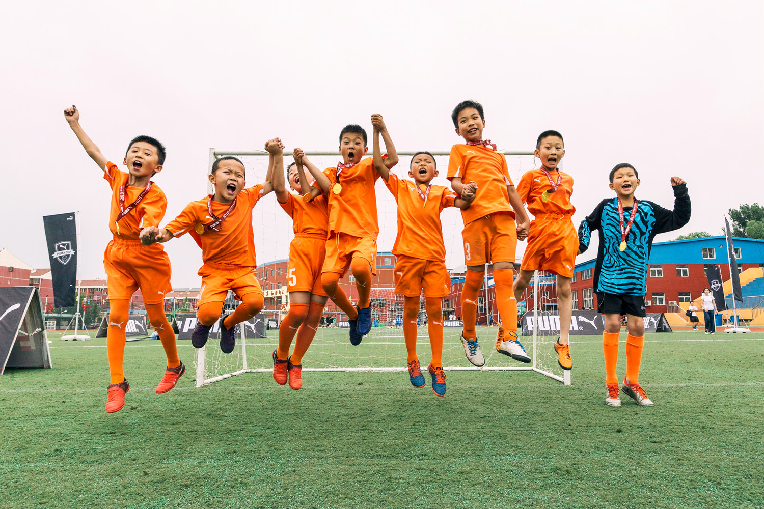 包含厦门国际篮联青少年足球赛成功举办，携手多国青少年的词条